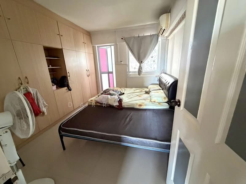 436 Woodlands Street 41 HDB Flat For Sale at S$ 500,000 | PropertyGuru Singapore - Master Bedroom