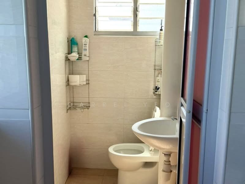 436 Woodlands Street 41 HDB Flat For Sale at S$ 500,000 | PropertyGuru Singapore - Bathroom