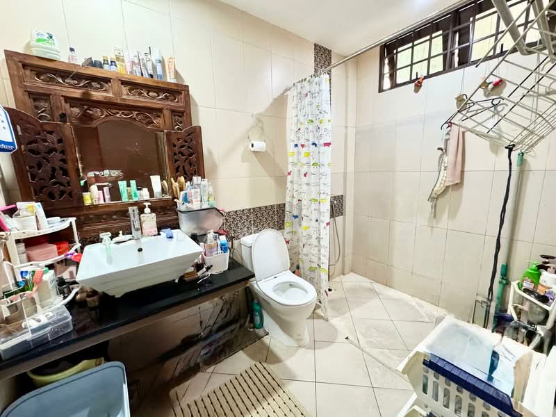 BRENDA ZEE ✧ 945O9938 ✧ Freehold Inter-Terrace in good location, Macpherson Lane, Jalan Chengkek, Jalan Melor, 5 Bedrooms, 3,100 sqft, Terraced House For Sale, by Brenda Zee (徐黎倫), 500090046 - Bathroom - PropertyGuru.com.sg