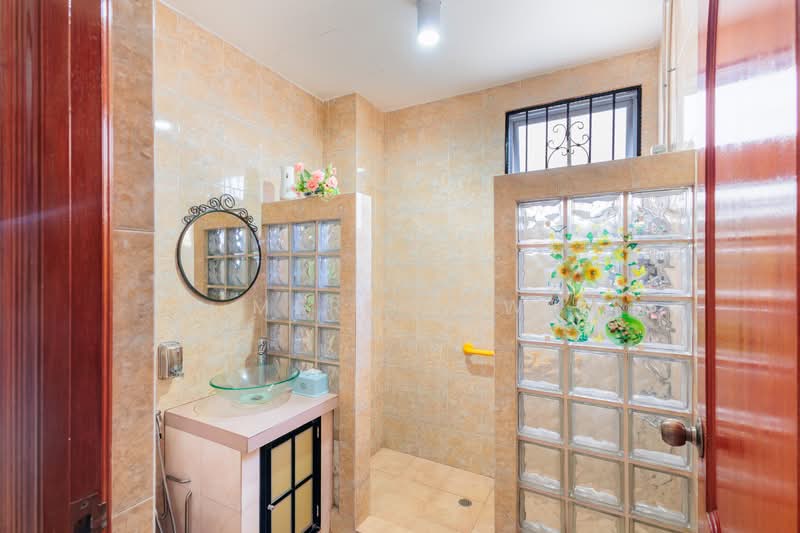 Thomson Hill Estate Semi-Detached House For Sale at S$ 6,200,000 | PropertyGuru Singapore - Bathroom