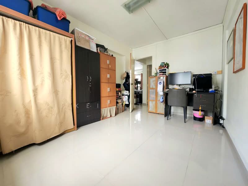 124 Yishun Street 11 HDB Flat For Sale at S$ 520,000 | PropertyGuru Singapore - Bedroom