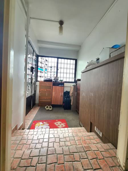 124 Yishun Street 11 HDB Flat For Sale at S$ 520,000 | PropertyGuru Singapore - Entrance