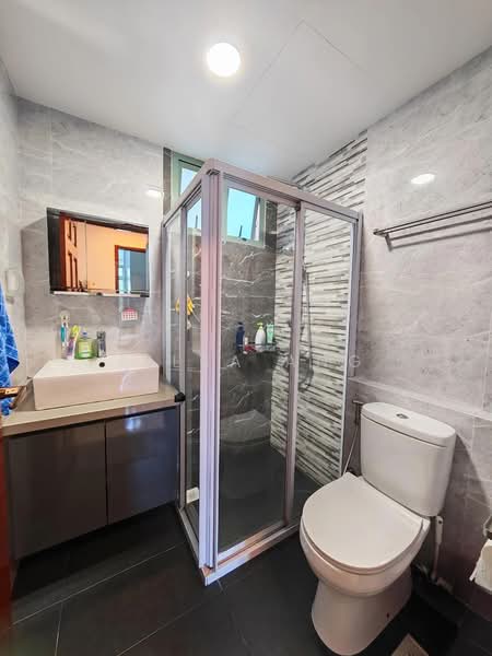 Hume Park II Condominium For Sale at S$ 1,780,000 | PropertyGuru Singapore - Bathroom