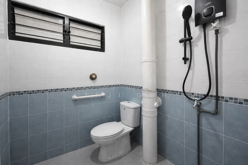 341 Clementi Avenue 5, 341 Clementi Avenue 5, Room Rental, 100 sqft, HDB Flat For Rent, by Kenji Goh, 500090066 - Bathroom - PropertyGuru.com.sg