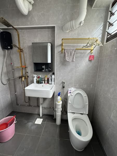 432 Bukit Panjang Ring Road, 432 Bukit Panjang Ring Road, 3 Bedrooms, 1,313 sqft, HDB Flat For Sale, by Syafiq Rauf, 500090071 - Master Bathroom - PropertyGuru.com.sg