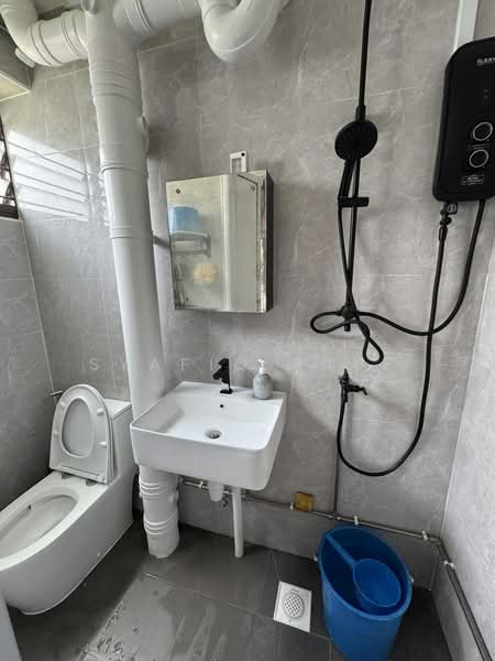 432 Bukit Panjang Ring Road, 432 Bukit Panjang Ring Road, 3 Bedrooms, 1,313 sqft, HDB Flat For Sale, by Syafiq Rauf, 500090071 - Common Bathroom - PropertyGuru.com.sg