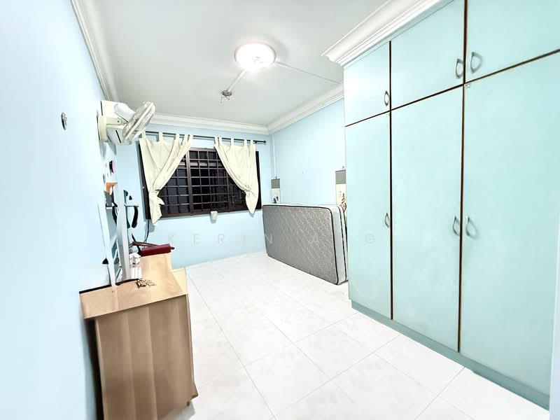 352 Ang Mo Kio Street 32 HDB Flat For Sale at S$ 855,000 | PropertyGuru Singapore - Bedroom
