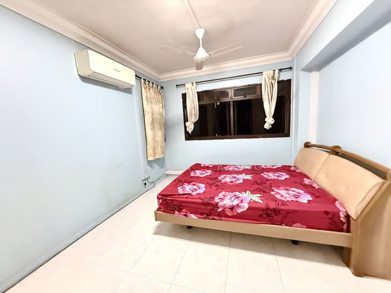 352 Ang Mo Kio Street 32 HDB Flat For Sale at S$ 855,000 | PropertyGuru Singapore - Bedroom