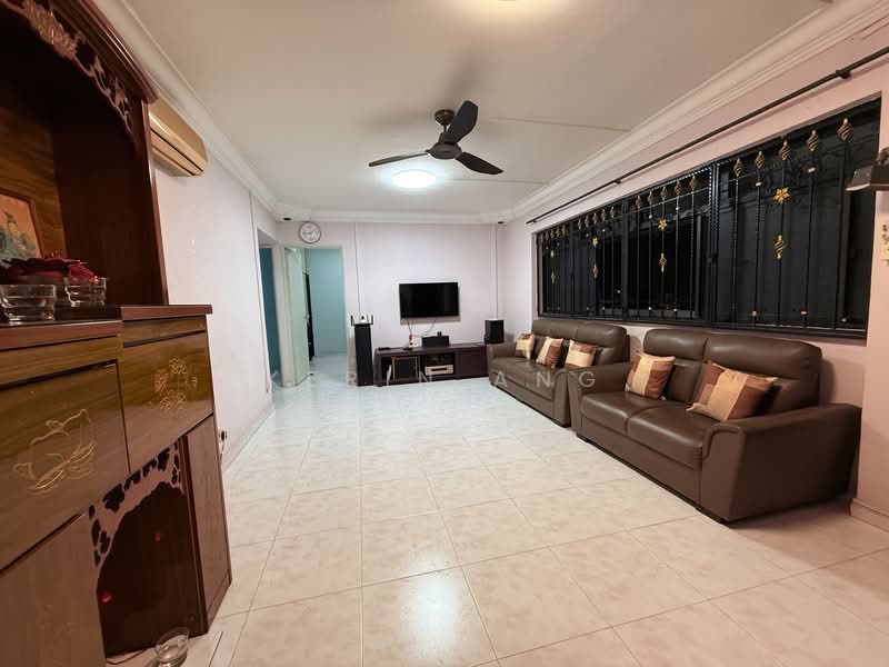 352 Ang Mo Kio Street 32 HDB Flat For Sale at S$ 855,000 | PropertyGuru Singapore - Living Room