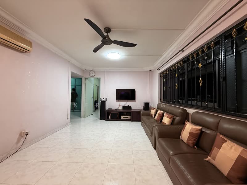 352 Ang Mo Kio Street 32 HDB Flat For Sale at S$ 855,000 | PropertyGuru Singapore - Living Room