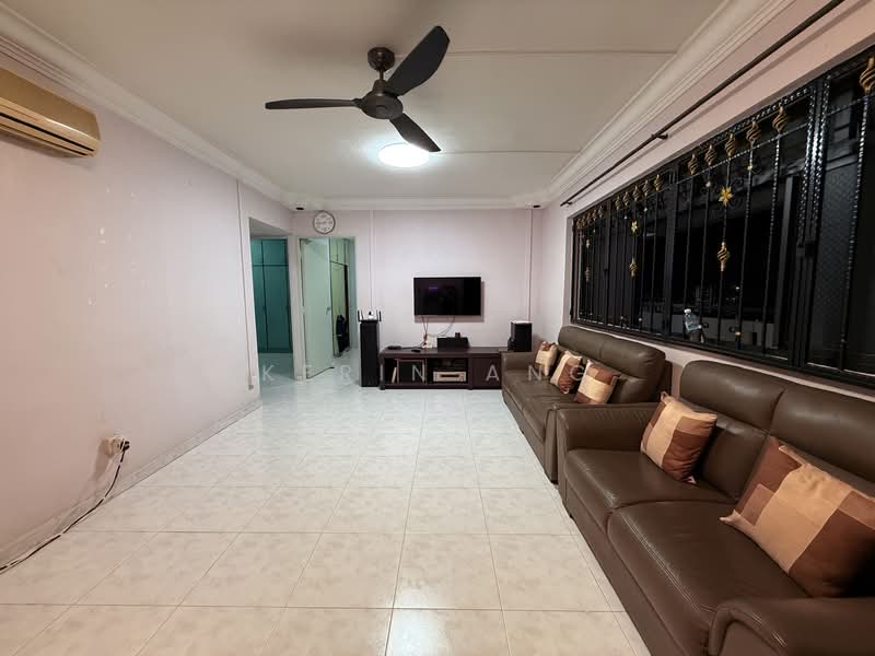 352 Ang Mo Kio Street 32 HDB Flat For Sale at S$ 855,000 | PropertyGuru Singapore - Living Room