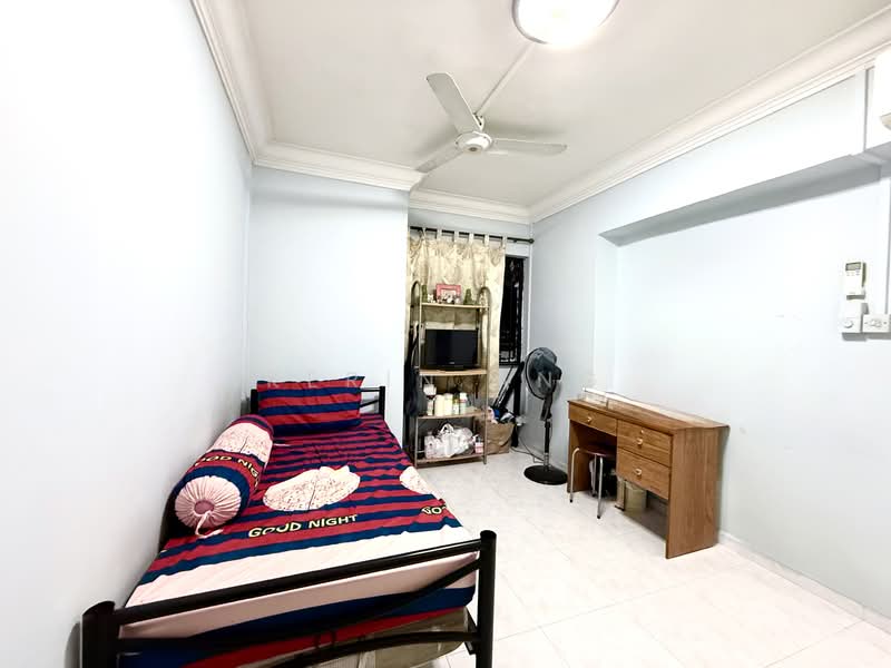 352 Ang Mo Kio Street 32 HDB Flat For Sale at S$ 855,000 | PropertyGuru Singapore - Bedroom