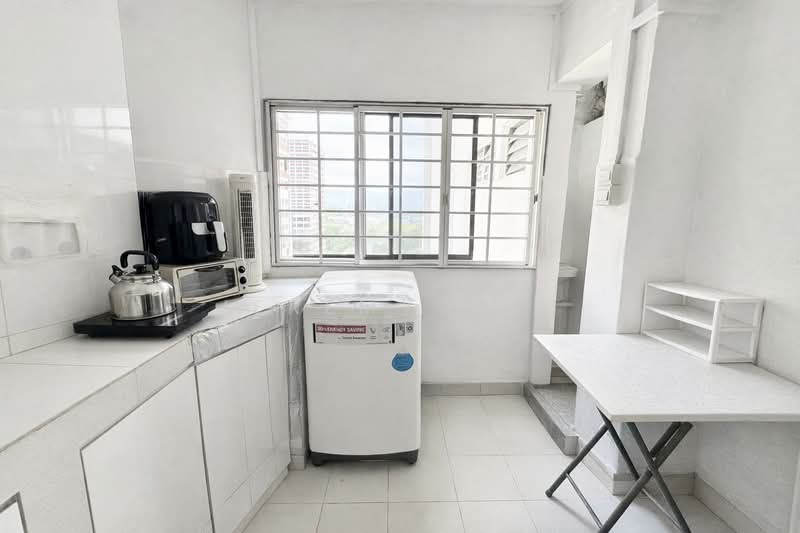Neptune Court Apartment For Sale at S$ 1,380,000 | PropertyGuru Singapore - Kitchen with WC