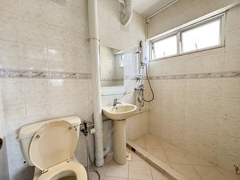 Neptune Court, 9 Marine Vista, 3 Bedrooms, 1,270 sqft, Apartment For Sale, by Jeremy Toh, 500090076 - Bathroom - PropertyGuru.com.sg