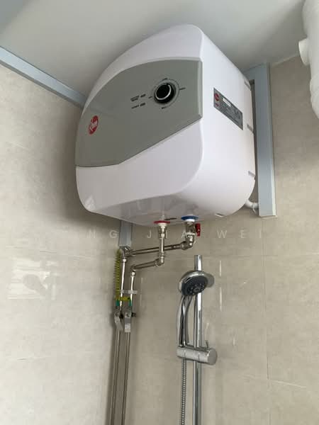 406 Fajar Road, 406 Fajar Road, 3 Bedrooms, 1,117 sqft, HDB Flat For Rent, by Deng Jia Wei, 500090088 - Bathroom - PropertyGuru.com.sg