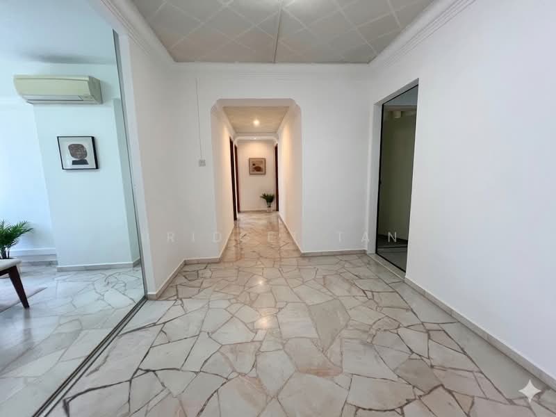 352 Woodlands Avenue 1 HDB Flat For Sale at S$ 720,000 | PropertyGuru Singapore - Corridor