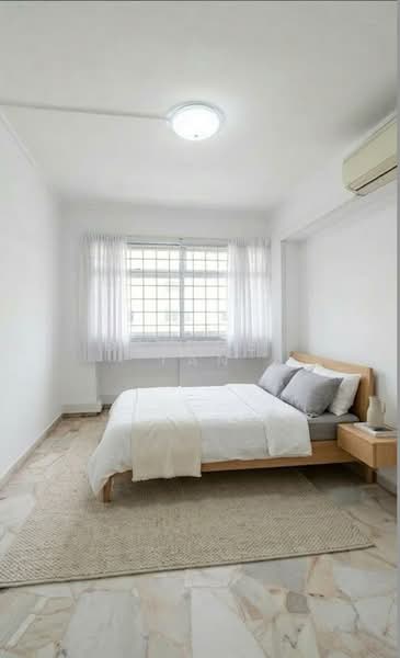 352 Woodlands Avenue 1 HDB Flat For Sale at S$ 720,000 | PropertyGuru Singapore - Bedroom