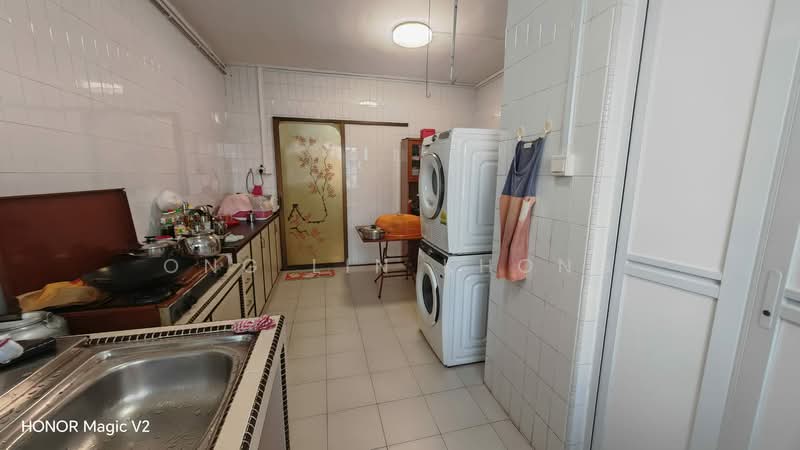 864 Tampines Street 83 HDB Flat For Sale at S$ 838,888 | PropertyGuru Singapore - Kitchen