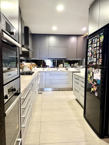 Pebble Bay Condominium For Sale at S$ 5,380,000 | PropertyGuru Singapore - Kitchen