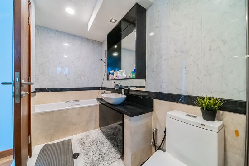Jervois Jade Apartment For Sale at S$ 1,700,000 | PropertyGuru Singapore - Master Bathroom