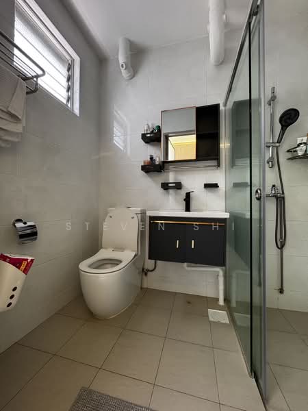 108 Bukit Batok West Avenue 6, 108 Bukit Batok West Avenue 6, 3 Bedrooms, 1,119 sqft, HDB Flat For Sale, by Steven Shi, 500090131 - Bathroom - PropertyGuru.com.sg