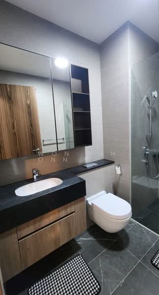 Parc Komo Condominium For Sale at S$ 890,000 | PropertyGuru Singapore - Bathroom