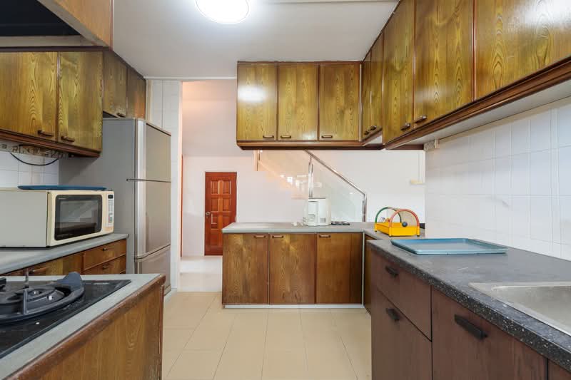 101 Pasir Ris Street 12 HDB Flat For Sale at S$ 1,048,888 | PropertyGuru Singapore - Kitchen