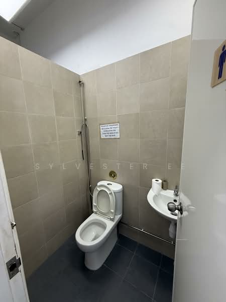 Office Space Near Kembangan MRT (Second Floor), , 1,700 sqft, Warehouse For Rent, by Sylvester Ee, 500090141 - Bathroom - CommercialGuru.com.sg
