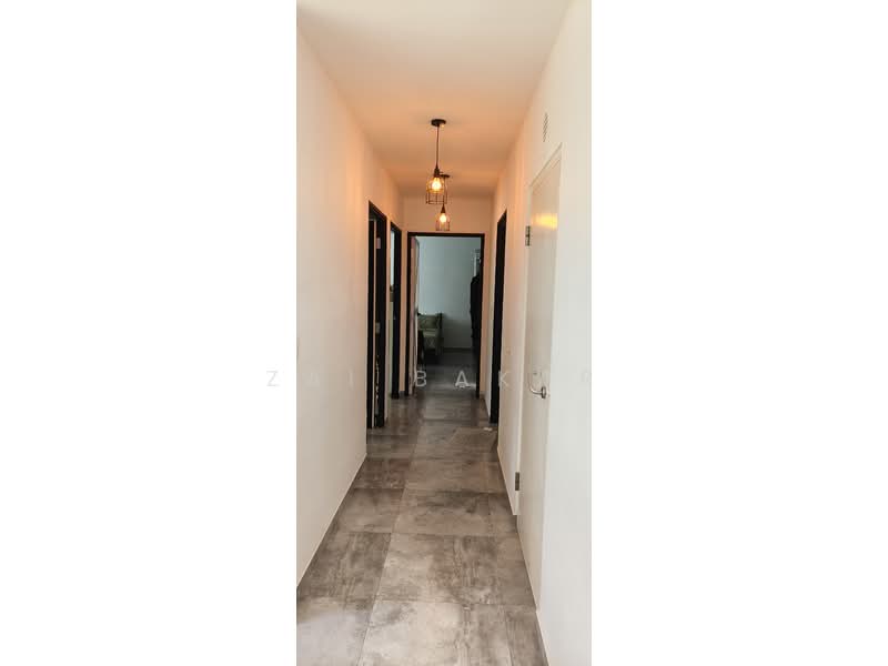 292C Bukit Batok East Avenue 6 HDB Flat For Sale at S$ 680,000 | PropertyGuru Singapore - Corridor
