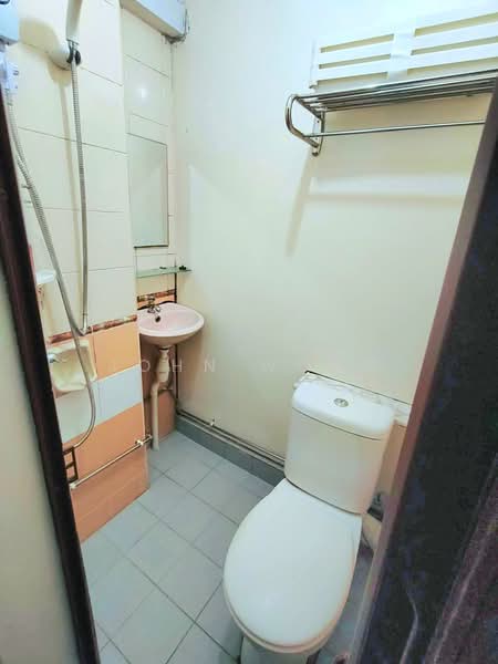Guilin Court, 10 Geylang Lorong 26, Room Rental, 85 sqft, Condominium For Rent, by John Wong, 500090165 - Bathroom - PropertyGuru.com.sg