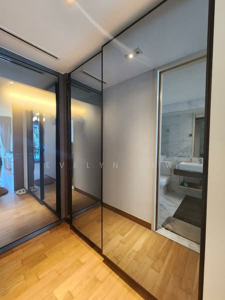 Seascape @ Sentosa Cove Apartment For Sale at S$ 3,999,999 | PropertyGuru Singapore - Walk in wardrobe