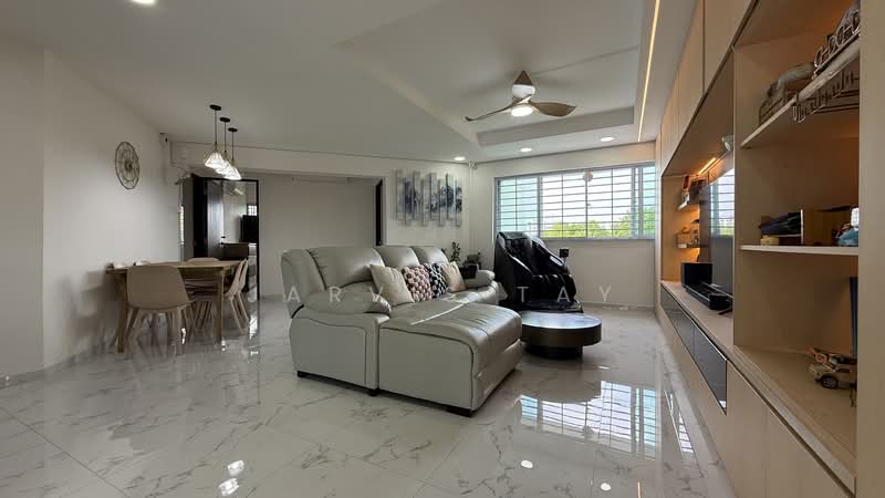 204 Bukit Batok Street 21 HDB Flat For Sale at S$ 688,000 | PropertyGuru Singapore - Living Room