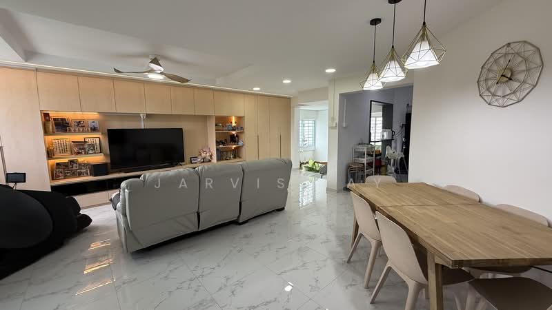204 Bukit Batok Street 21 HDB Flat For Sale at S$ 688,000 | PropertyGuru Singapore - Living Room and Dining Area