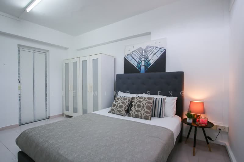 218 Lorong 8 Toa Payoh HDB Flat For Sale at S$ 738,000 | PropertyGuru Singapore - Bedroom