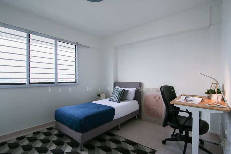 218 Lorong 8 Toa Payoh HDB Flat For Sale at S$ 738,000 | PropertyGuru Singapore - Bedroom
