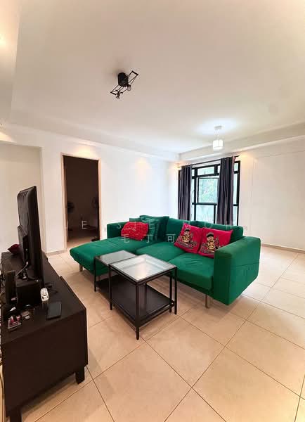 651B Jurong West Street 61 HDB Flat For Sale at S$ 668,000 | PropertyGuru Singapore - Living Room