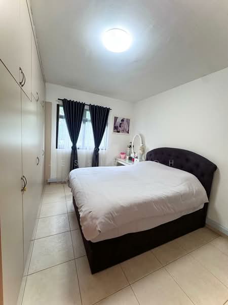 651B Jurong West Street 61 HDB Flat For Sale at S$ 668,000 | PropertyGuru Singapore - Bedroom