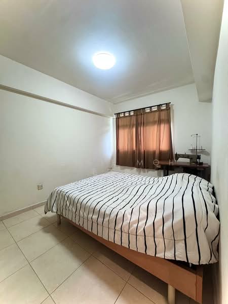 651B Jurong West Street 61 HDB Flat For Sale at S$ 668,000 | PropertyGuru Singapore - Bedroom