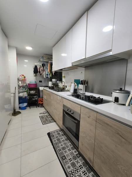 Eight Courtyards, 2 Canberra Drive, 3 Bedrooms, 969 sqft, Condominium For Sale, by Robin Soon, 500090214 - Kitchen - PropertyGuru.com.sg