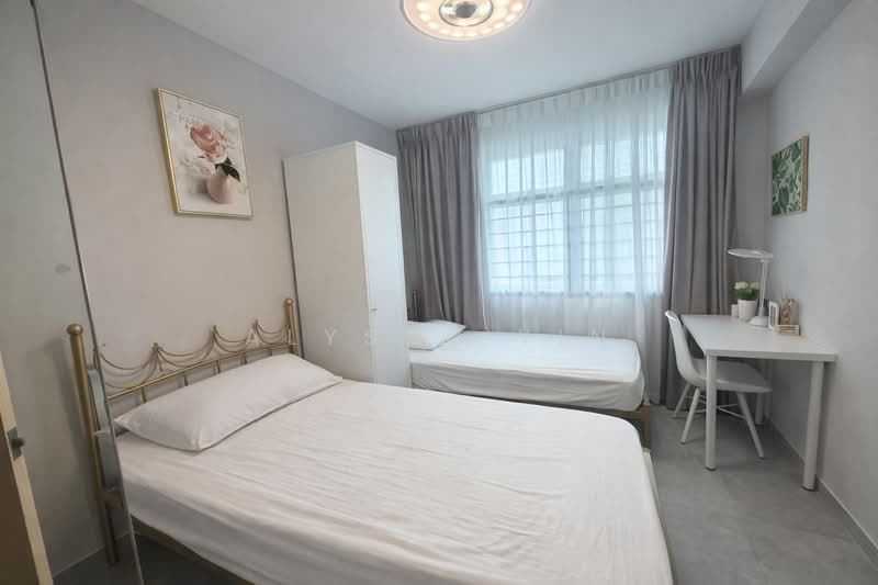 815B Choa Chu Kang Avenue 7 HDB Flat For Sale at S$ 688,000 | PropertyGuru Singapore - Bedroom