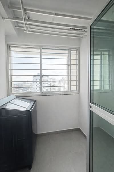 815B Choa Chu Kang Avenue 7 HDB Flat For Sale at S$ 688,000 | PropertyGuru Singapore - Balcony