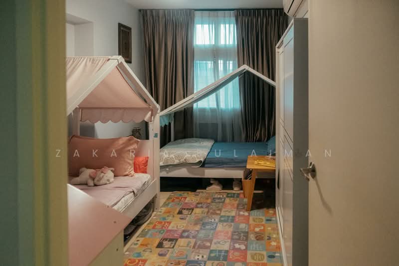 117 Edgefield Plains HDB Flat For Sale at S$ 680,000 | PropertyGuru Singapore - Bedroom