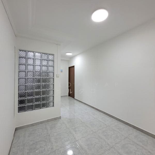 48 Sims place, Eunos / Geylang / Paya Lebar, 1,345 sqft, Shop / Shophouse For Sale, by Hillda Yap ヒルダー, 500090225 - Corridor - CommercialGuru.com.sg
