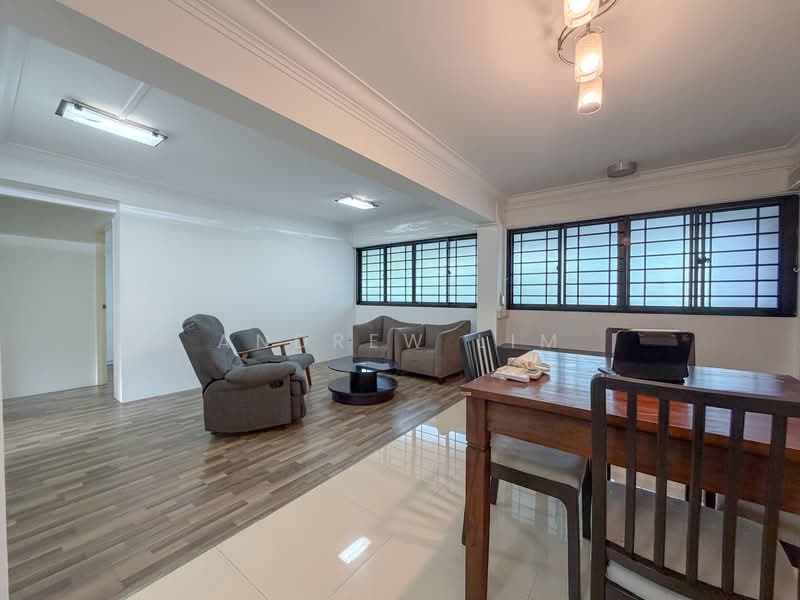 200 Toa Payoh North HDB Flat For Sale at S$ 530,000 | PropertyGuru Singapore - Living Room