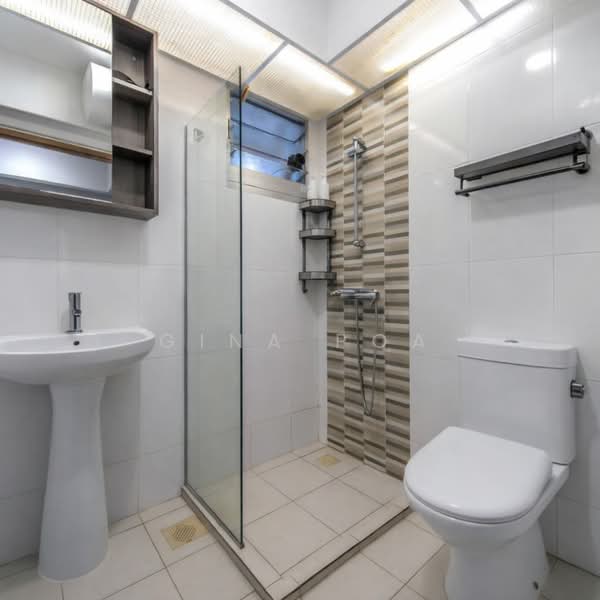 408C Northshore Drive HDB Flat For Sale at S$ 750,000 | PropertyGuru Singapore - Bathroom