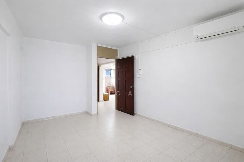 511 Bukit Batok Street 52 HDB Flat For Sale at S$ 488,000 | PropertyGuru Singapore - Master Bedroom