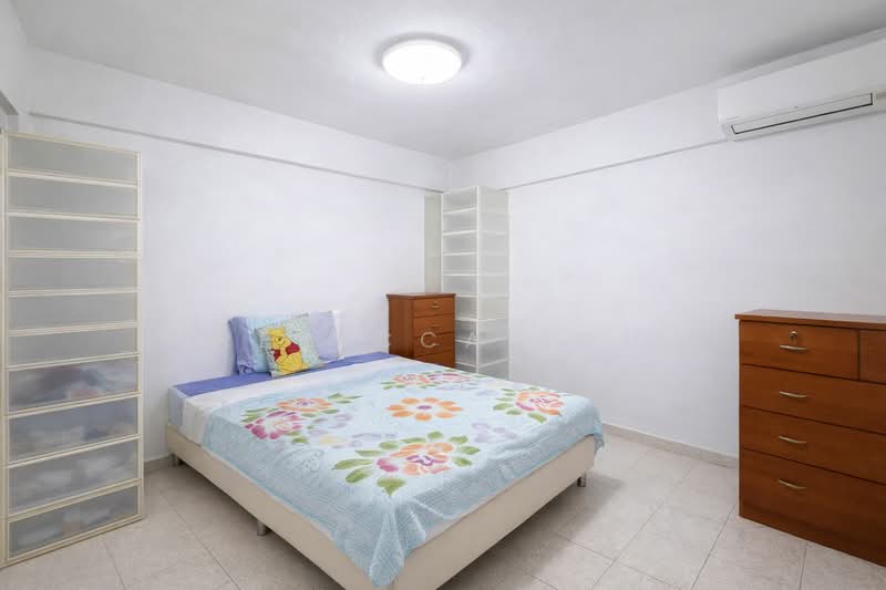 511 Bukit Batok Street 52 HDB Flat For Sale at S$ 488,000 | PropertyGuru Singapore - Bedroom 1