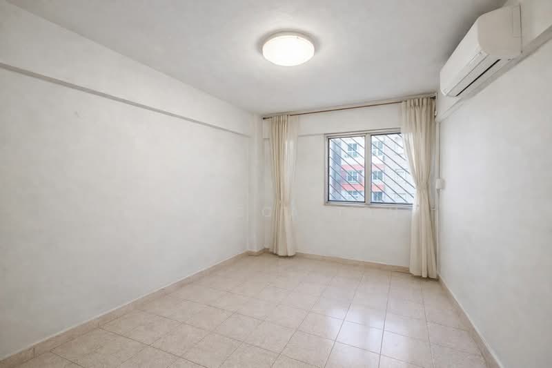 511 Bukit Batok Street 52 HDB Flat For Sale at S$ 488,000 | PropertyGuru Singapore - Bedroom 2