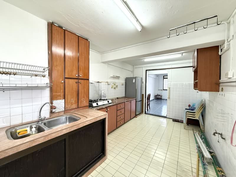 17 Marsiling Lane HDB Flat For Sale at S$ 390,000 | PropertyGuru Singapore - Kitchen