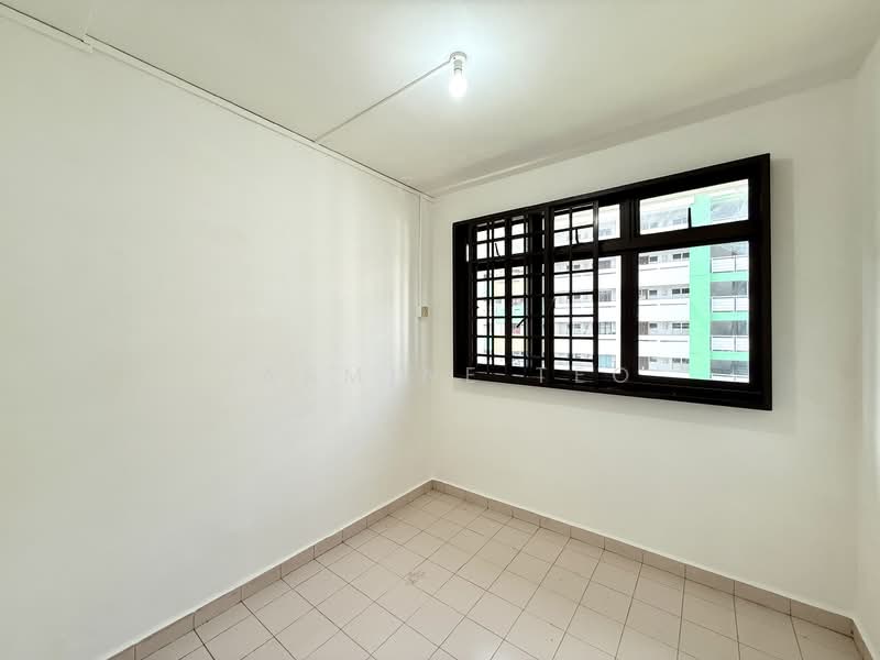 17 Marsiling Lane HDB Flat For Sale at S$ 390,000 | PropertyGuru Singapore - Utility Room